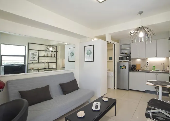 Milanou Glyfada G4 Corner