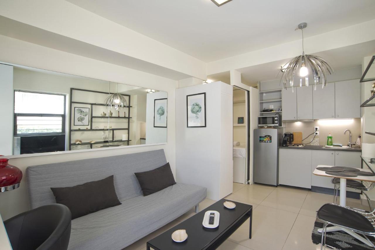 Milanou Glyfada G4 Corner Athens