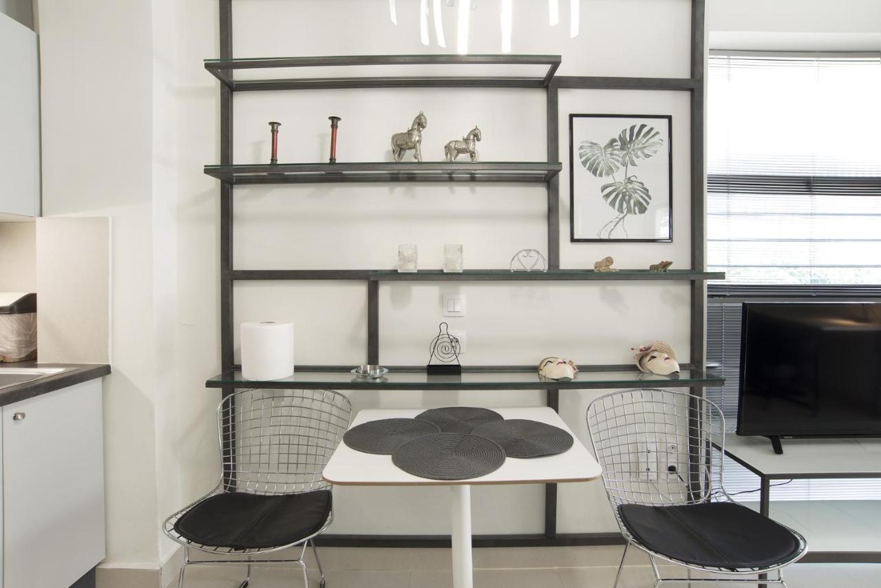 Milanou Glyfada G4 Corner *